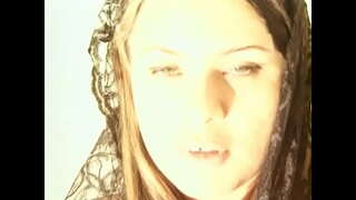 Il fantasma di compagni rotto il suo cervello è venuto a redhaired slut con tette bianche dopo haedcore un rapporto sessuale con tre compagni per ricordare il suo debito