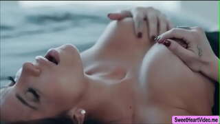 Horny Taylor kihai i mahara ki te whai takoto ki te Liv Mohoao, me te orgasm