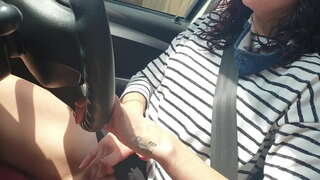 Jeżdżę na publicznej samochodem, grając ze swojej małej cipki