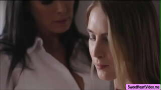 Cadance Apartament w końcu zajęła się seksem z mokrej cipki милфы Reagan Fox