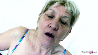 Jashtëzakonisht të vjetra Plakë Gabi ka marrëdhënie seksuale me Monster se gjeli të riu