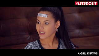 #LETSDOEIT - Sicilia Tauira, Apolonia, me te Katana - TEEN ĀHIA TAMATA SEX MOE wahine KI a IA BESTIES