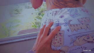 Njerku merr përparësi e DIKUJT ME NJË të PËRSOSUR ASS / MARRË QUMËSHT NË GOMAR - SEXDOLL520