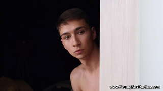 Ź�轻的性别方-看着他们，因为他们去的绝对野生骑着他的面和公鸡