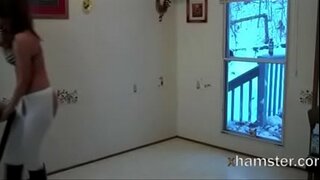 Exhibicionista visxante nuda por la sweeper, kiu skirted!