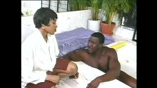 Gelukkig swart dude is gelukkig om hierdie pragtige dame fuious