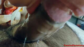 Desi үнді қыз минет жасайды, өз парню қонақ үй нөмірінде нақты дауыспен хинди